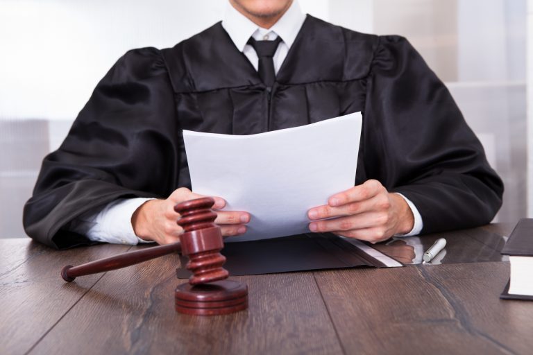 Direito e Justiça - Direito - juiz - magistrado - julgamento - advogado