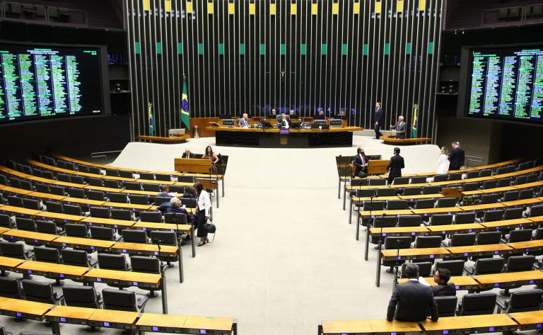 Discussão e votação de propostas legislativas.