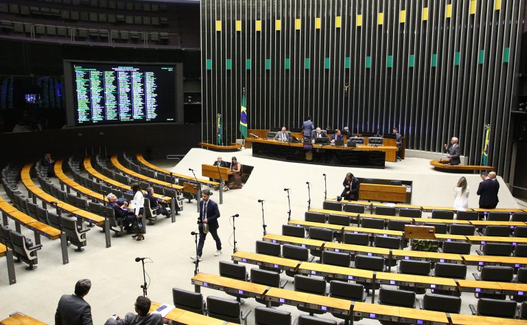 Discussão e votação de propostas legislativas.