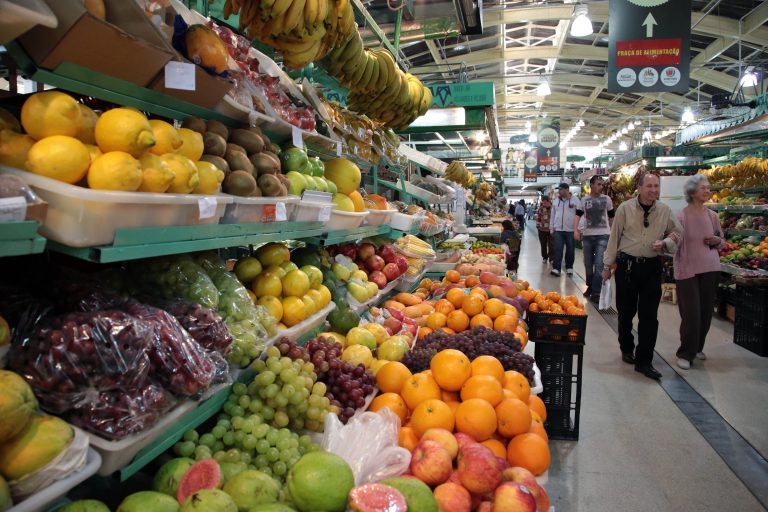 Alimentos - alimentação saudável dieta nutrição alimentar Mercado Municipal Curitiba consumidor frutas verduras cesta básica