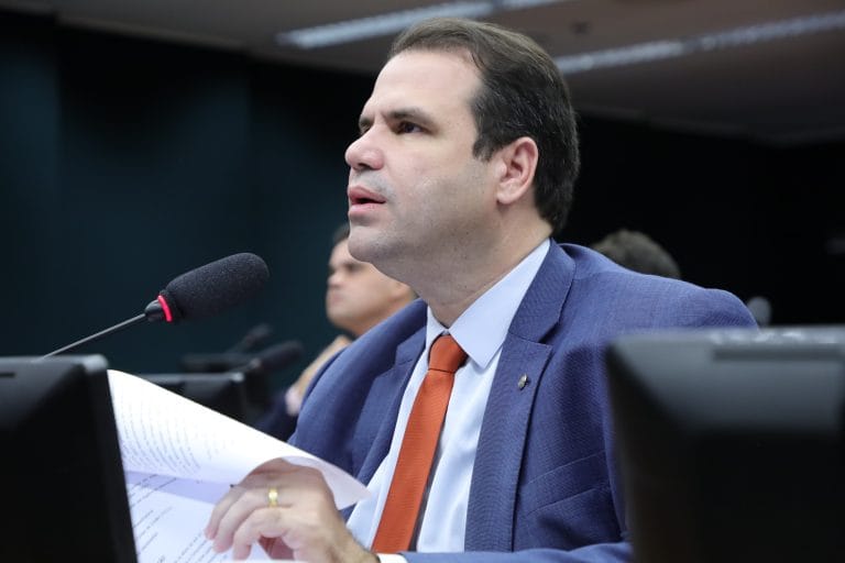 Deputado Aureo Ribeiro (Solidariedade-RJ) fala em comissão da Câmara dos Deputados