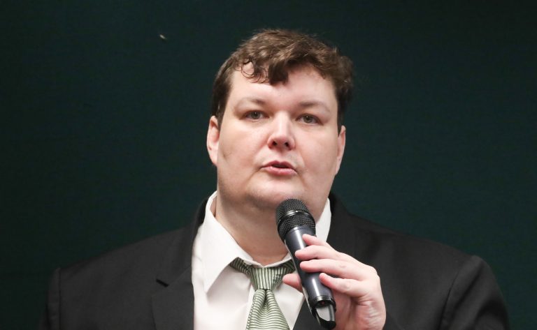 Audiência Pública - Autorização pela ANVISA do medicamento Elevidys no tratamento da doença Distrofia Muscular de Duchenne. Médico Neurologista - UNIFESP, Luiz Fernando Grossklauss.