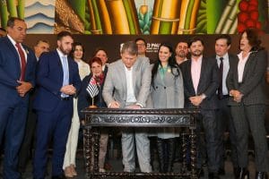 Governador Tarcísio de Freitas secretário executivo de educação e deputados