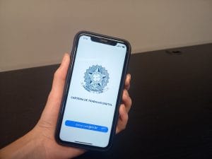 carteira de trabalho digital com vagas de emprego