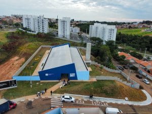 Visão aérea de escola