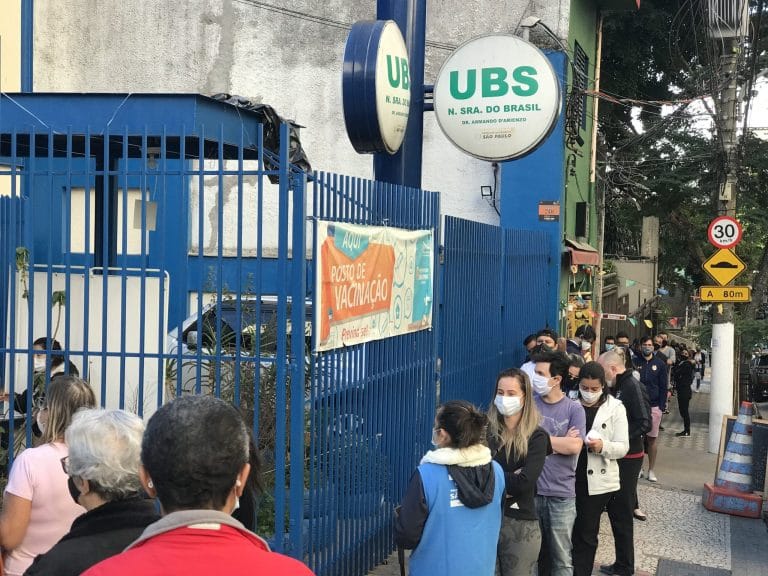Saúde - coronavírus - pandemia - Covid-19 - Fila para vacina contra covid 19 na UBS Nossa senhora do Brasil, Bela Vista, São Paulo, SP. 19 de julho de 2021