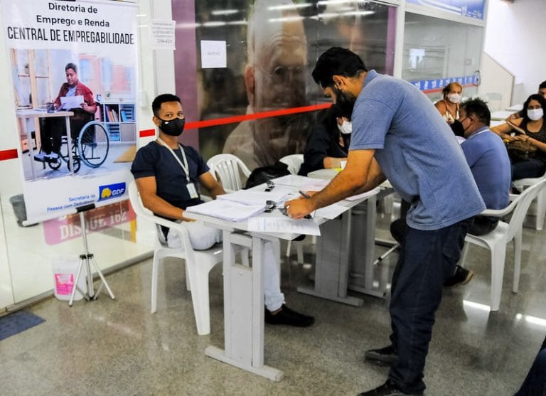 Direitos Humanos - deficientes - pessoa com deficiência - Cadeirante - cadeira de rodas - GDF recruta empresas em busca de emprego para pessoas com deficiência