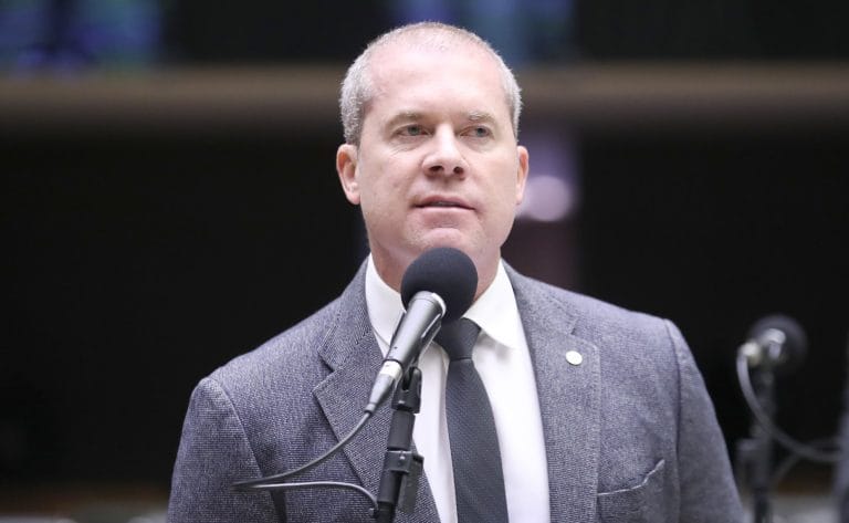 Deputado Marx Beltrão fala ao microfone