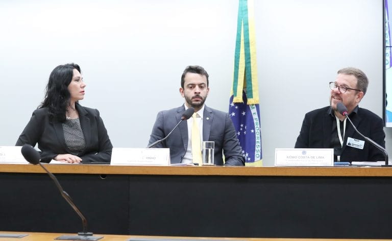Audiência pública - Certidão negativa de antecedentes criminais para o cuidador de pessoas idosas. Juíza do Tribunal de Justica do Distrito Federal e Coordenadora da - Central Judicial do Idoso (CJI), Monize Marques; Dep. Pinheirinho (PP - MG) e Coordenador-Geral de Políticas e Envelhecimento Saudável - do Ministerio dos Direitos Humanos e da Cidadania, Kenio Costa de Lima