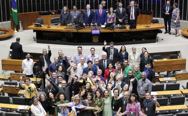 Homenagem aos 25 Anos de Criação da Rádio Câmara.