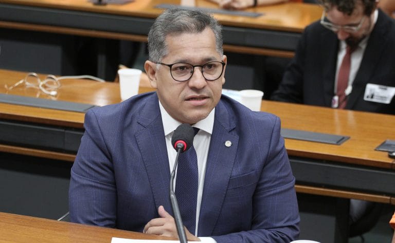 Audiência pública - Regulamentação das profissões de Agente Indígena de Saúde e Agente Indígena de Saneamento no âmbito do Subsistema de Atenção à Saúde Indígena. Dep. Dorinaldo Malafaia(PDT - AP)