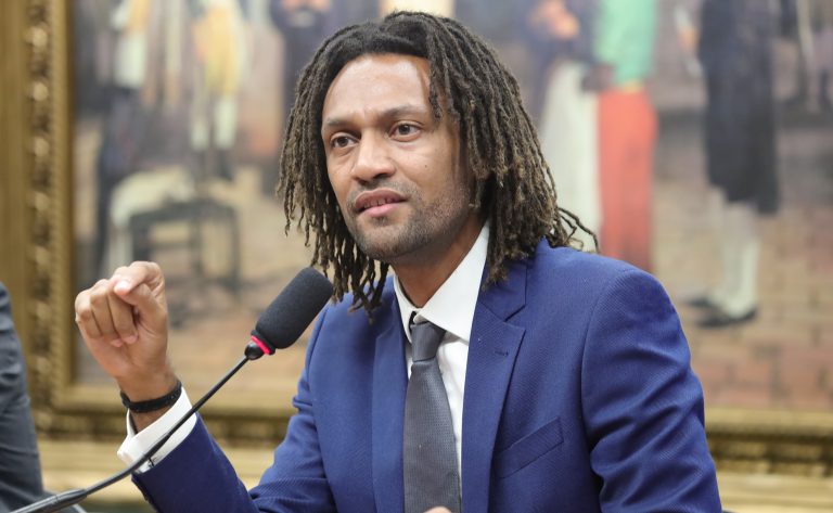 Audiência Pública - Debate sobre a criminalização do porte drogas. Diretor - Conectas, Gabriel Sampaio