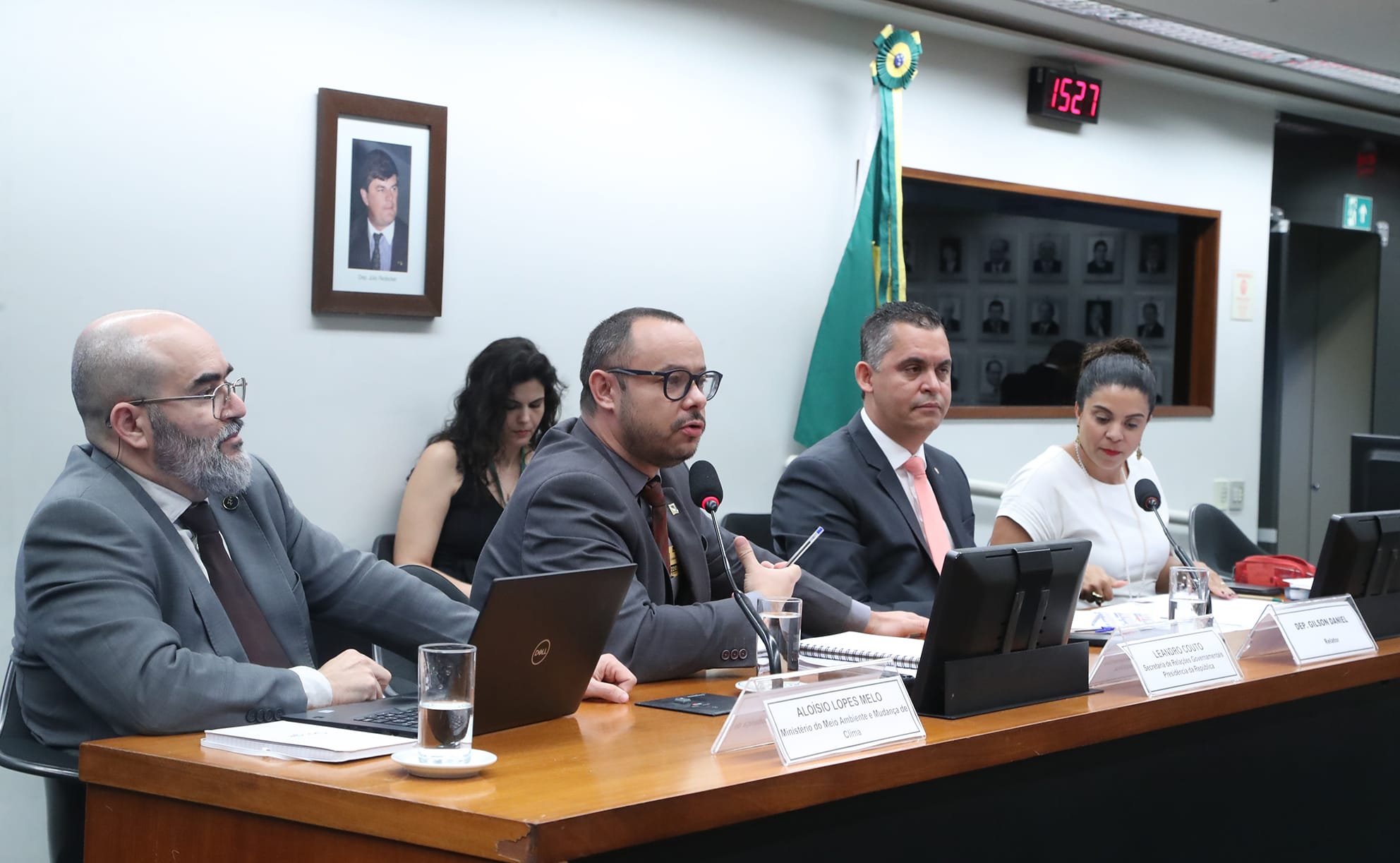 Audiência Pública - PEC 44/23 - Emendamento de 5% para o uso em Catástrofes e Emergências Naturais. Diretor do Departamento de Políticas de Mitigação, Adaptação e Instrumentos de Implementação do Ministério do Meio Ambiente e Mudança de Clima - Req. 6/2024, Aloísio Lopes Pereira De Melo; Secretário Adjunto da Secretaria de Acompanhamento Governamental da Secretaria de Relações Institucionais da Presidência da República - Req. 4/2024 , Leandro Freitas Couto; Dep. Gilson Daniel (PODE - ES) Comissão Especial sobre Emenda Orçamentária para Emergências Naturais PEC 44/23