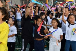 Alunos da Escola Estadual Deputado Pedro Costa que concorre ao premio ao prêmio Melhor Escola do Mundo, o World’s Best School