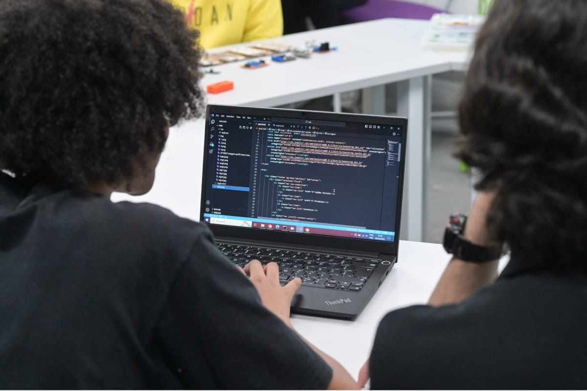 Alunos de cursos técnicos em Etec