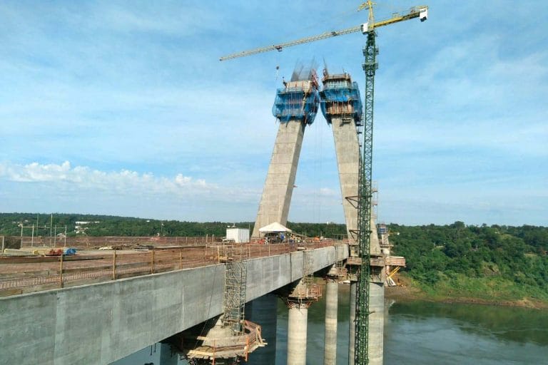 Transporte - estradas e ruas - ponte - construção de ponte - Obra da nova ponte entre Brasil e Paraguai alcança 49% de execução - construção da Ponte Internacional da Integração, entre Foz do Iguaçu, na Região Oeste do Paraná, e Presidente Franco, no Paragua - fotos de março de 2021