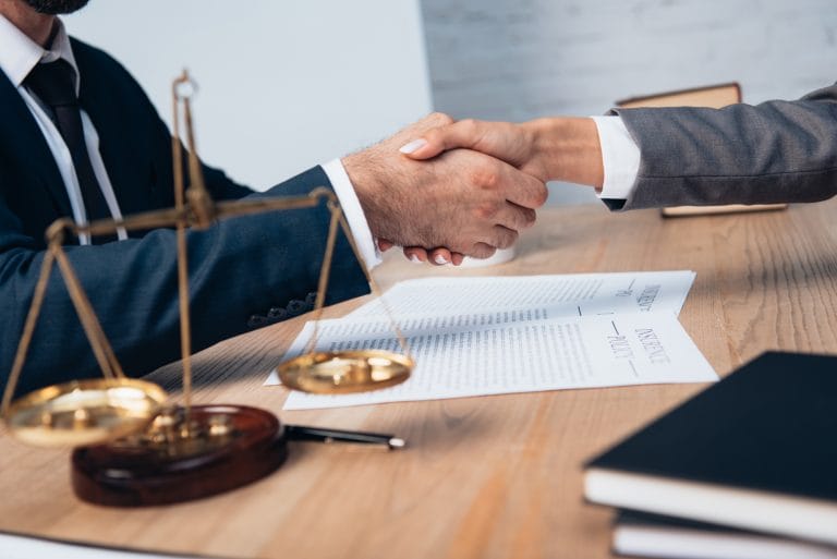 Direito e Justiça - Direito - juiz - magistrado - julgamento - advogado
