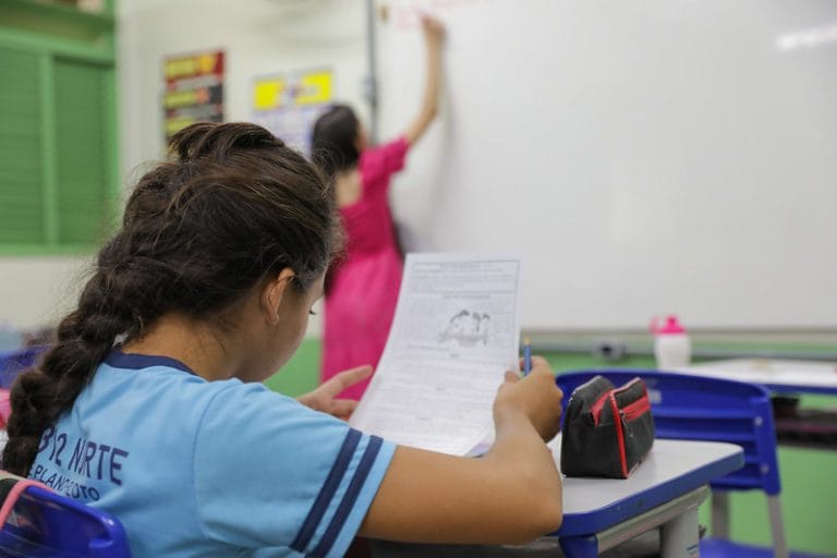 Educação - sala de aula - professor - educação básica - escola pública - alunos
