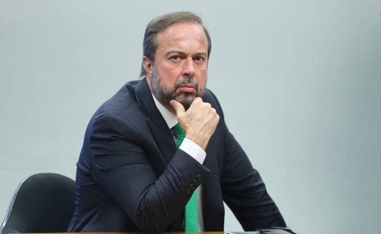 Deliberação do Relatório Preliminar com Emendas / LDO para 2024. Ministro de Minas e Energia do Brasil, Alexandre Silveira