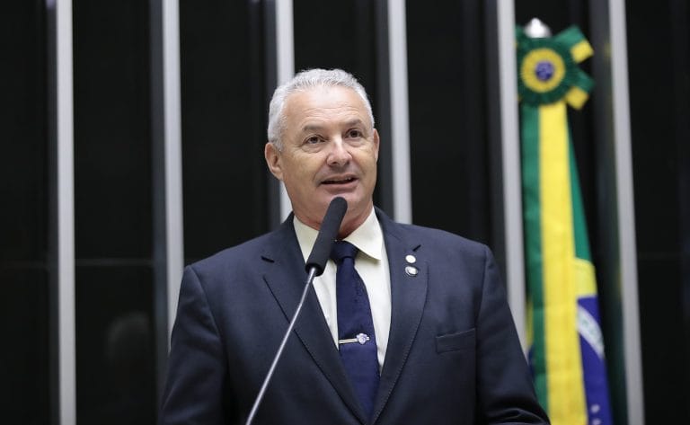 Deputado Coronel Telhada fala ao microfone