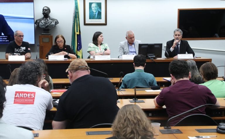 Audiência Pública - Novo Arcabouço Fiscal pisos constitucionais de saúde e educação.