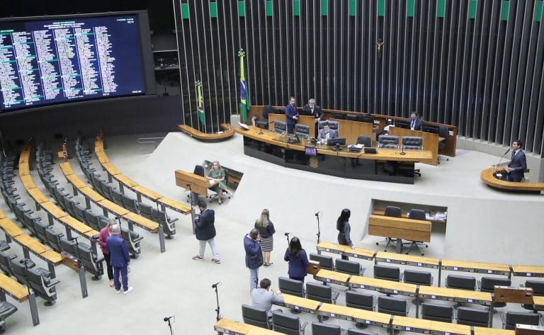 Discussão e votação de propostas.