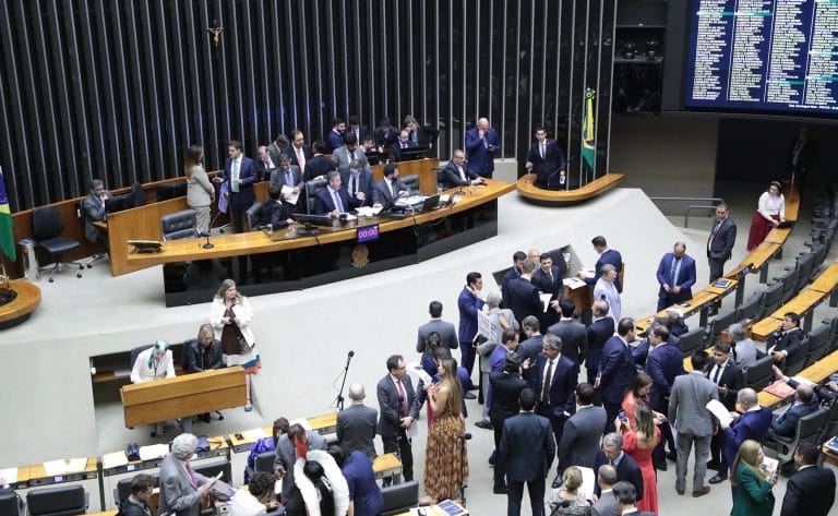 Discussão e votação de propostas. Dep. Luiz Lima (PL - RJ); Dep. Dep. Romero Rodrigues (PODE - PB); Presidente da Câmara dos Deputados, Arthur Lira; Dep. Delegado Palumbo (MDB - SP)