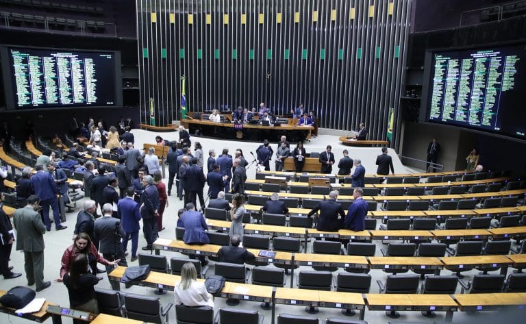 Discussão e votação de propostas.