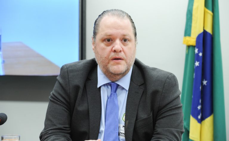 Audiência Pública - Rastreamento e diagnóstico precoce de câncer de pulmão no SUS. Secretário Científico da Sociedade Brasileira de Cirurgia Torácica - Sociedade Brasileira de Cirurgia Torácica, Daniel Bonomi.