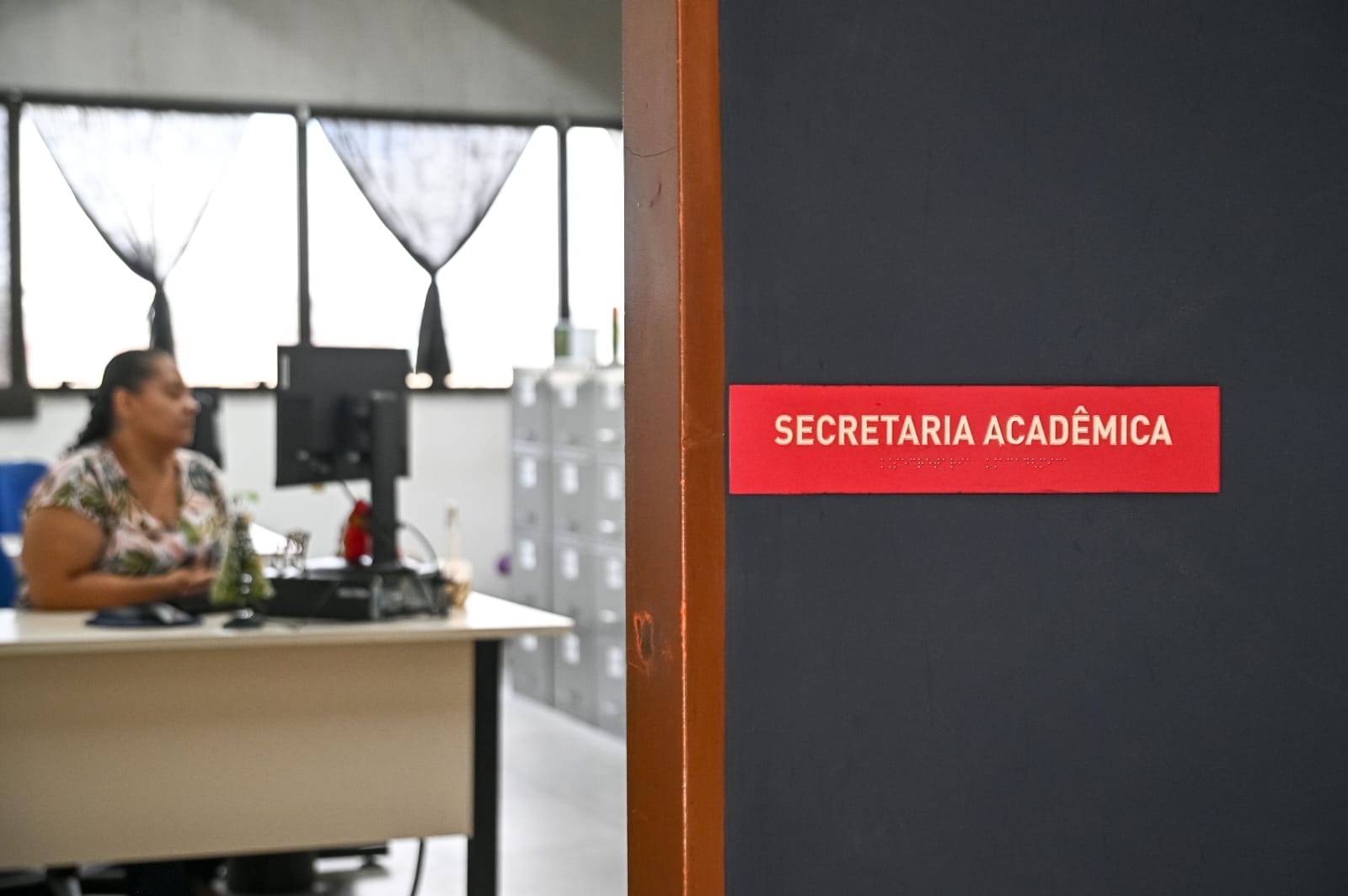 Fatecs disponibilizam computador com acesso à internet para que o convocado possa fazer a matrícula