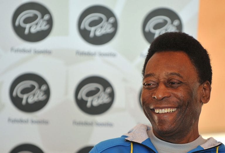 Esporte - Atletas - Pelé rei do futebol