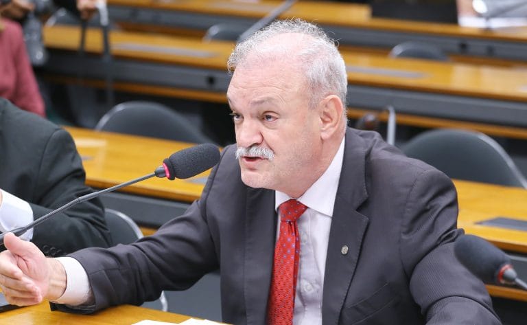 Geraldo Resende em reunião de comissão