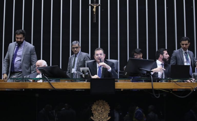 Discussão e votação de propostas. Dep. Gilberto Nascimento (PSD-SP) e Dep. Sóstenes Cavalcante (PL-RJ)
