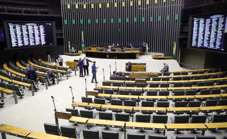 Discussão e votação de propostas.