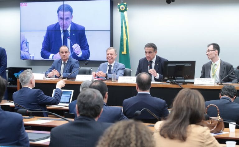 Audiência Pública - Estruturação do leilão de reserva da capacidade na modalidade potência. Diretor de Novos Negócios - Associação Brasileira de Energia Eólica - ABEEÓLICA, Marcello Cabral. Presidente - Ass Bras Sistemas Armazenamento de En Elétrica, Markus Josef Vlasits. Dep. Hugo Leal (PSD - RJ) e Associação Brasileira de Energia Solar Fotovoltaica, Rodrigo Sauaia