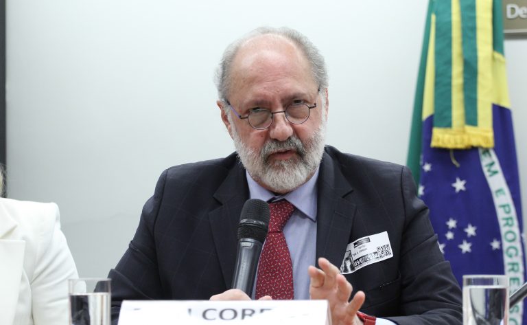 Audiência Pública - Aumento dos transtornos alimentares em adolescentes e jovens. Coordenador do Programa de Transtornos Alimentares (AMBULIM) - IPQ-HCFMUSP, Táki Cordás.