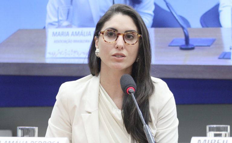 Audiência Pública - Aumento dos transtornos alimentares em adolescentes e jovens. Membro da Comissão de Transtornos Alimentares - Associação Brasileira de Psiquiatria, Maria Amália Pedrosa