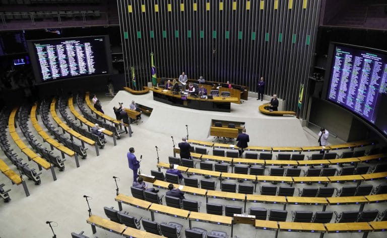 Discussão e votação de propostas.