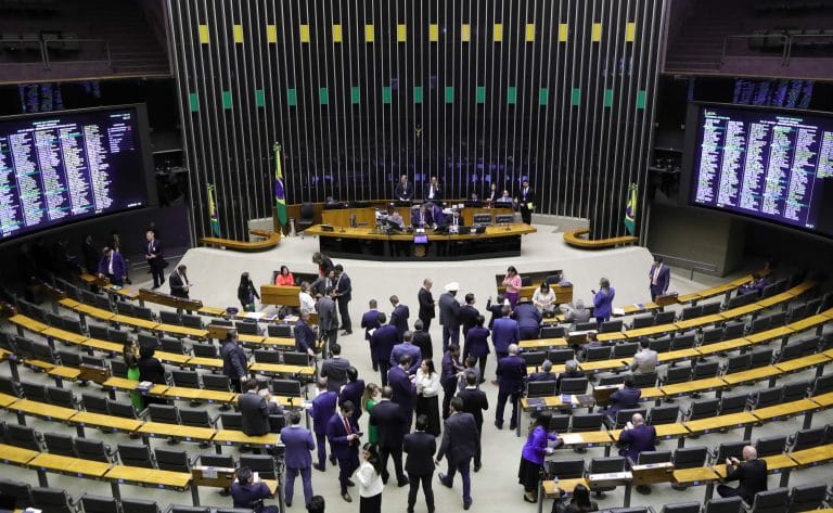 Discussão e votação de propostas.