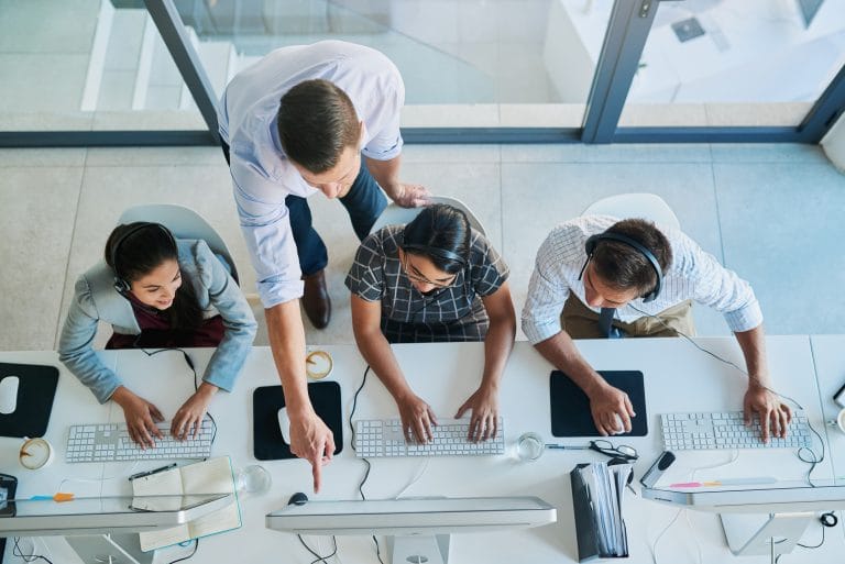 Call center - empresa - equipe de escritório - treinamento - trabalho