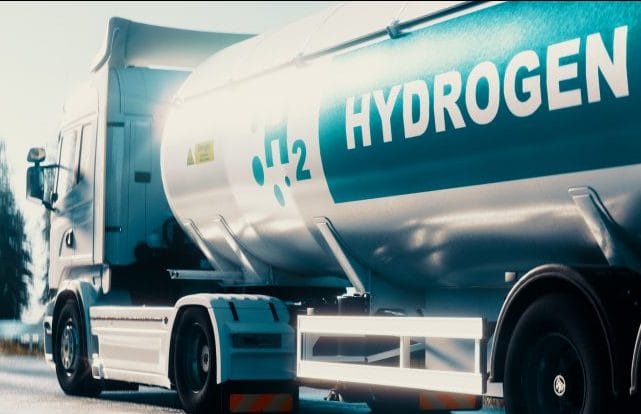 Caminhão com pintura informando que transporta hidrogênio sustentável