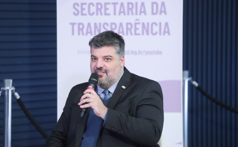 Ciclo de Debates sobre Portais de Transparência da Administração Pública. Auditor Federal de Finanças e Controle na Controlodadoria Geral da União, Otávio Neves.