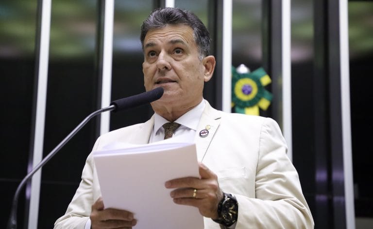 Deputado Coronel Meira fala ao microfone