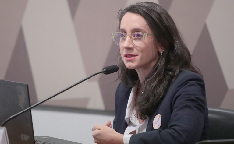 Audiência Pública - Regulação das redes sociais e inteligência artificial no processo eleitoral. Coordenadora de Liberdade de Expressão e Enfrentamento à Desinformação da Secretaria de Políticas Digitais da Presidência da República, Marina Pita