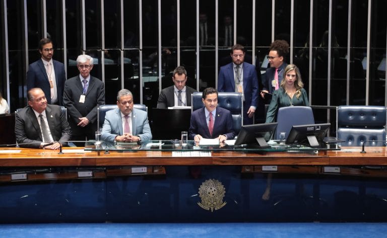 Promulgação da Emenda Constitucional 133/24, referente à Proposta de Emenda à Constituição nº 9, de 2023. Senador, Eduardo Gomes (PL - TO). Senador, Dr. Hiran (PP - RR). Dep. Marcos Pereira (REPUBLICANOS - SP).