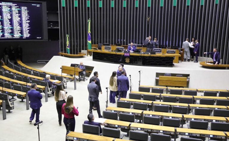 Discussão e votação de propostas.