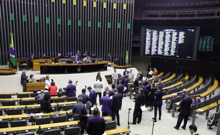 Discussão e votação de propostas.