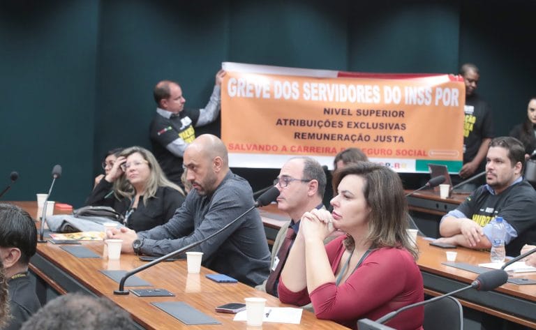 Audiência Pública - Discutir a greve dos servidores e servidoras do Instituto Nacional do Seguro Social – INSS.