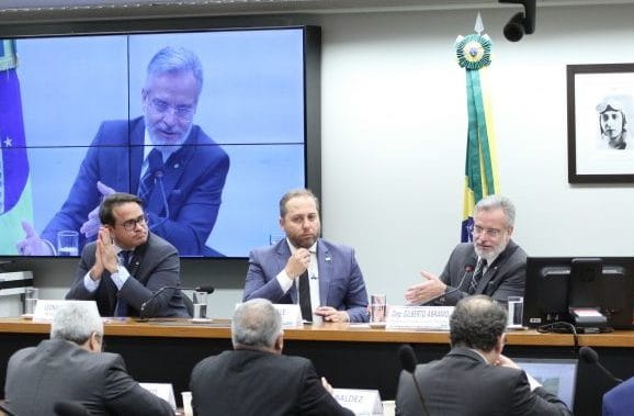 Audiência Pública - Concentração das operações ferroviárias no Brasil e suas implicações para o setor de transporte. Secretário Nacional de Transporte Ferroviário representando o Ministério dos Transportes, Leonardo Ribeiro; Diretor-Geral e JEAN MAFRA DOS REIS, Superintendente de Transporte Ferroviário da Agência Nacional de Transportes Terrestres (ANTT), Rafael Vitale Rodrigues e Dep. Gilberto Abramo (REPUBLICANOS - MG)