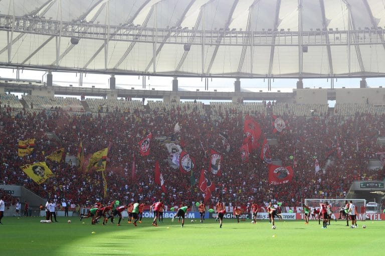 Esporte - futebol - torcidas times campeonatos jogos estádios treinamento aquecimento